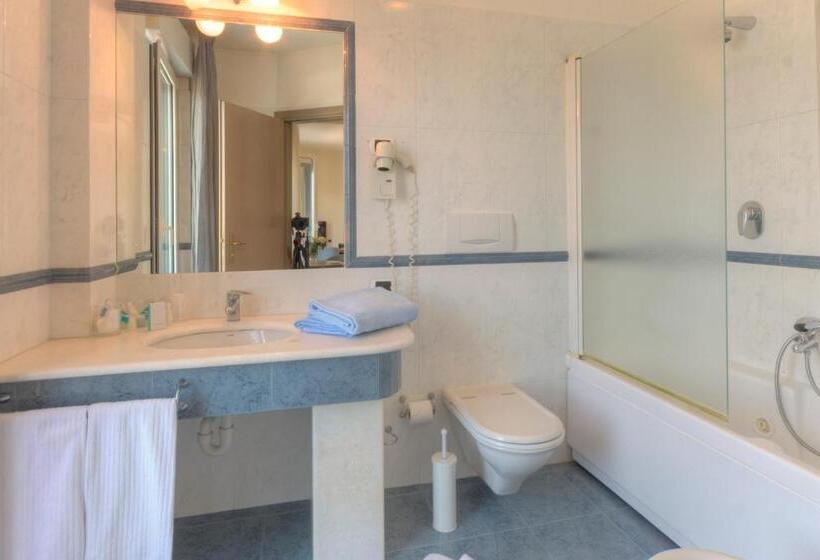 جناح مزود بتراس, Il Timone