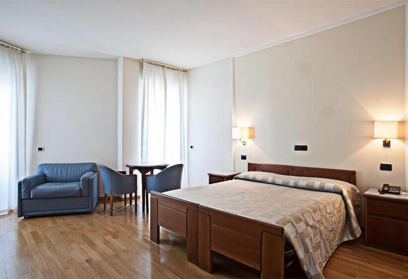 غرفة قياسية, Il Timone