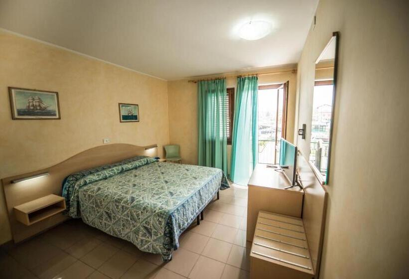 标准间带阳台, Johnson