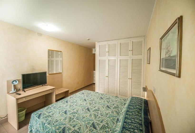 标准间带阳台, Johnson