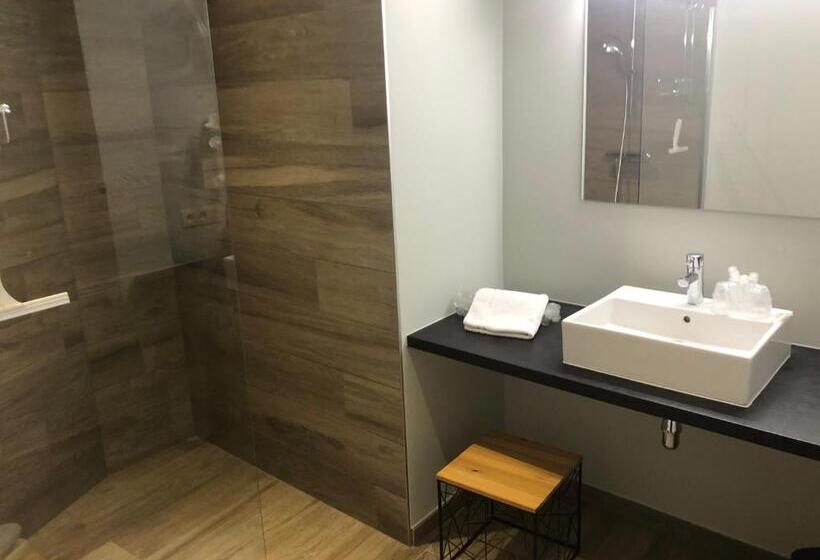 디럭스 룸 킹사이즈 침대, La Librairie