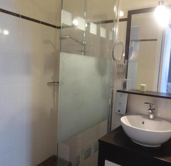 Семейный Номер, Logis Hôtel & Restaurant Le Montligeon