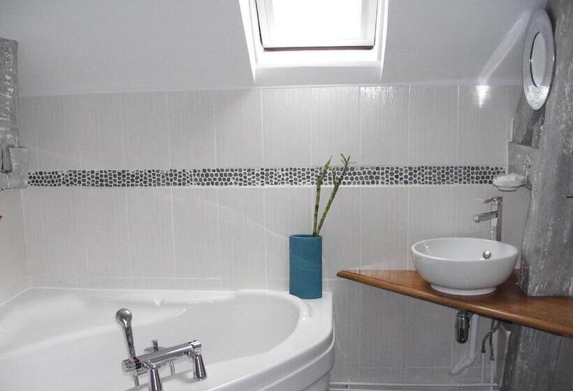 Номер Superior, Logis Hôtel & Restaurant Le Montligeon