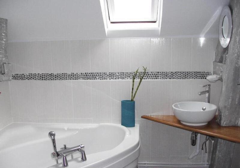 Номер Superior, Logis Hôtel & Restaurant Le Montligeon