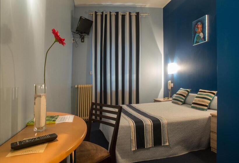 غرفة قياسية, Logis Hotel Le Clos Des Oliviers