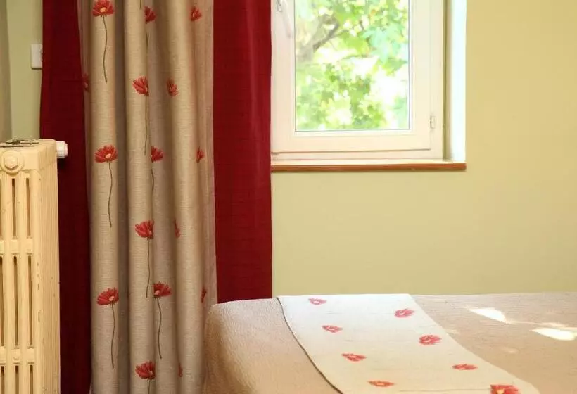 スタンダード４人部屋, Logis Hotel Le Clos Des Oliviers
