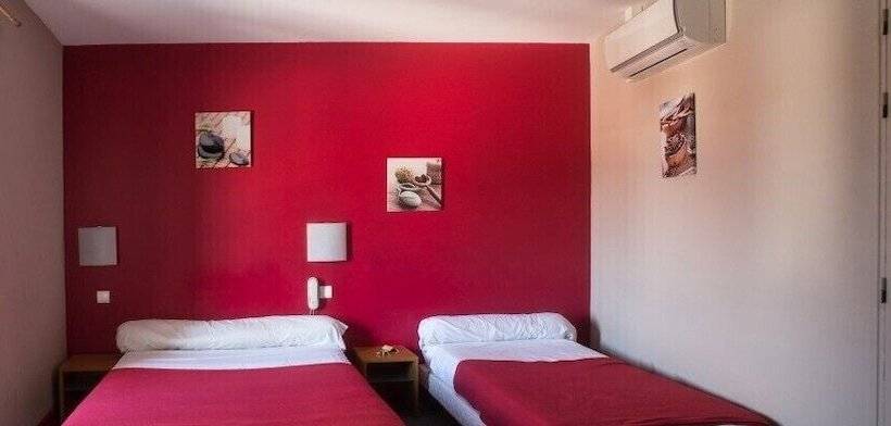 غرفة قياسية, Logis Hotel Le Clos Des Oliviers