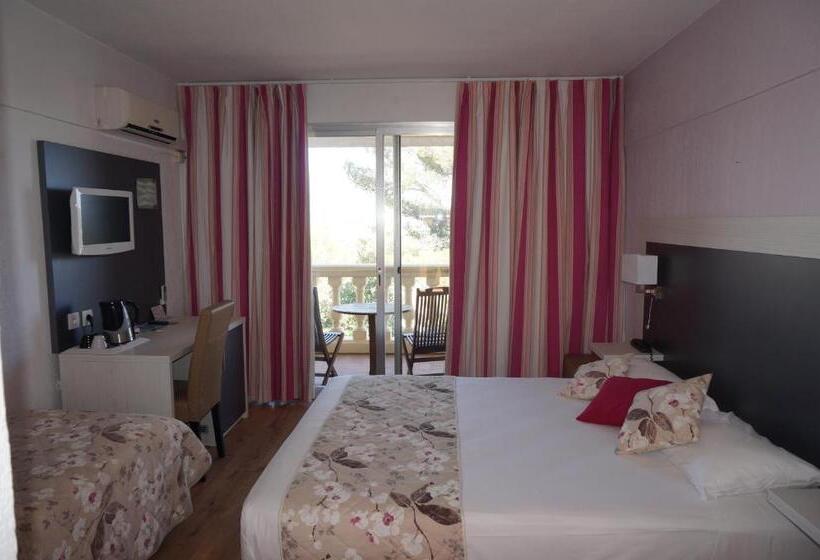 Номер Стандарт Трехместный, Logis Hotel Le Col De L Ange