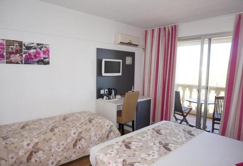 Четырехместный Номер Стандарт, Logis Hotel Le Col De L Ange