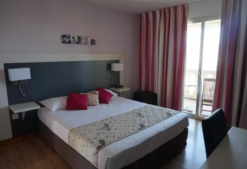スーペリアトリプルルーム, Logis Hotel Le Col De L Ange