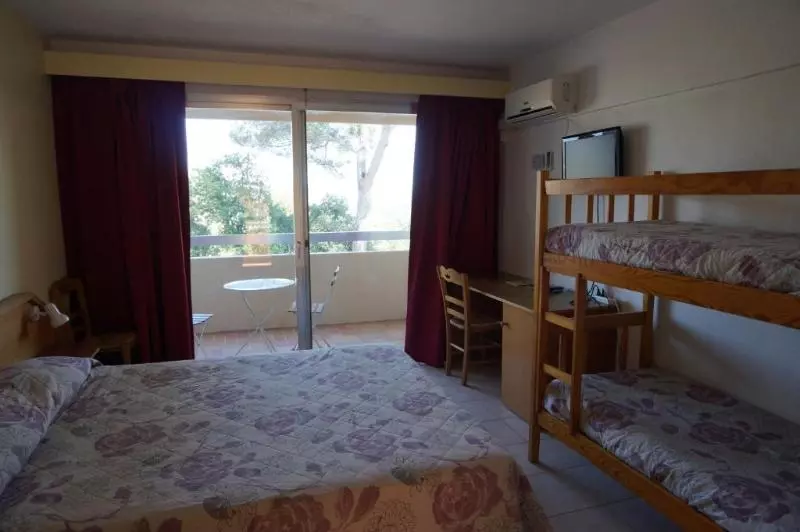 スタンダード４人部屋, Logis Hotel Le Col De L Ange