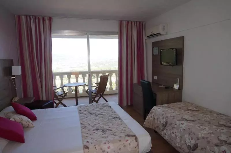 スタンダードトリプルルーム, Logis Hotel Le Col De L Ange