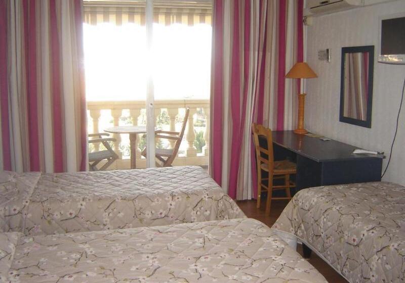 Номер Стандарт Трехместный, Logis Hotel Le Col De L Ange