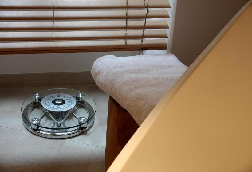 デラックススイート, Petit Hôtel Confidentiel