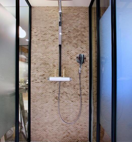 スイート, Petit Hôtel Confidentiel