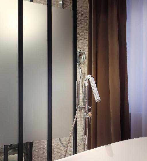 スイート, Petit Hôtel Confidentiel