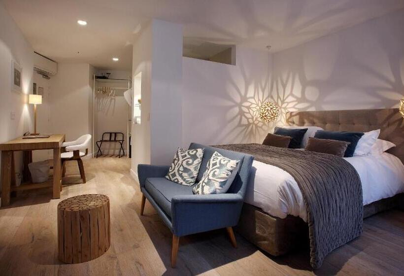 クラブルーム, Petit Hôtel Confidentiel