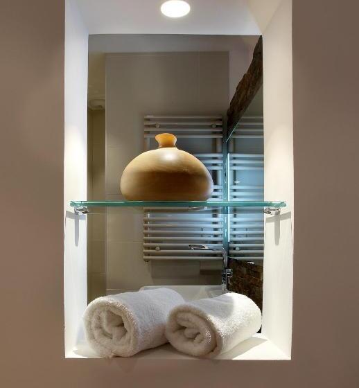 クラブルーム, Petit Hôtel Confidentiel