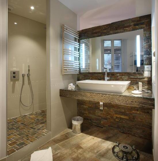 クラブルーム, Petit Hôtel Confidentiel