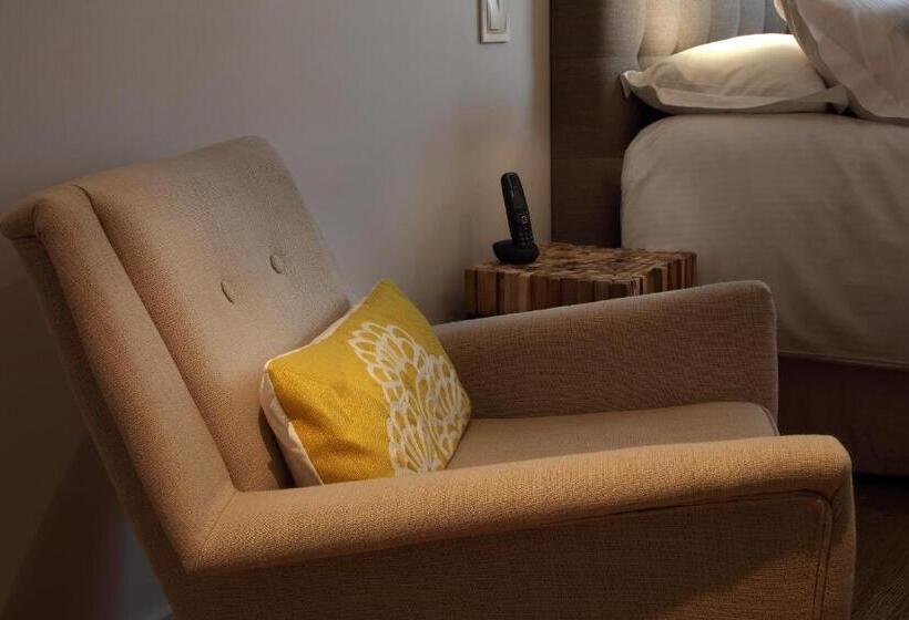 クラブルーム, Petit Hôtel Confidentiel