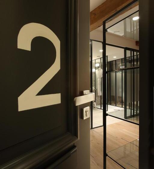 スイート, Petit Hôtel Confidentiel