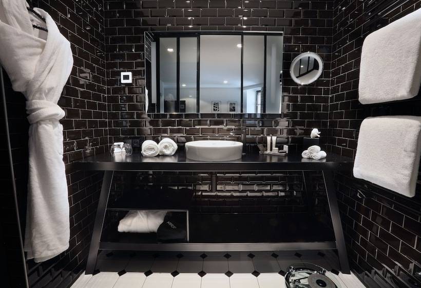 クラブルーム, Petit Hôtel Confidentiel