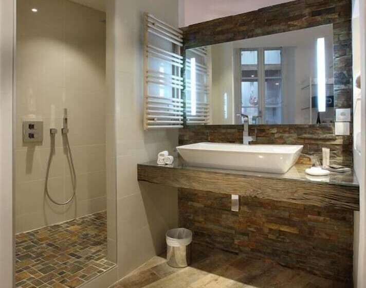 Номер Клуб, Petit Hôtel Confidentiel