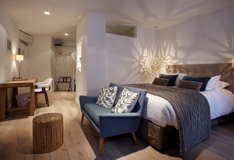 クラブルーム, Petit Hôtel Confidentiel