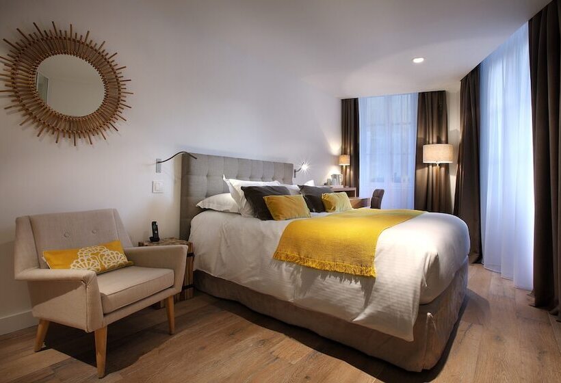 クラブルーム, Petit Hôtel Confidentiel