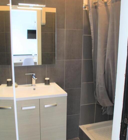 חדר סופריור עם מיטת קינג, Logis Hôtel Pontet Hostellerie Maleville