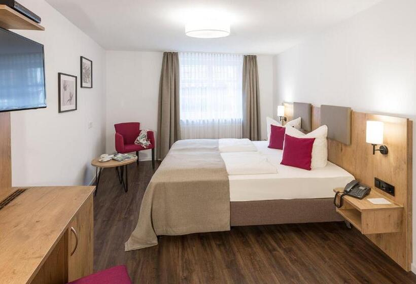 Номер Комфорт, & Restaurant Lamm