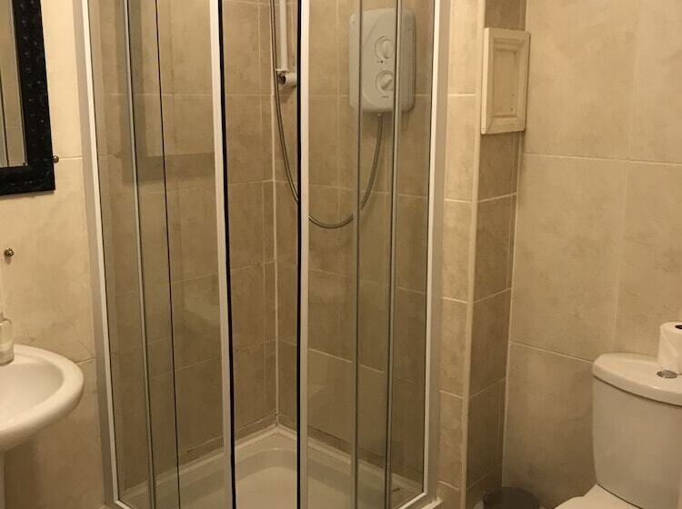 חדר סטנדרט לשלושה, Sheil Suites