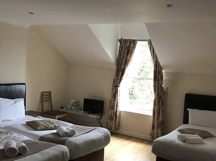 חדר סטנדרט לשלושה, Sheil Suites