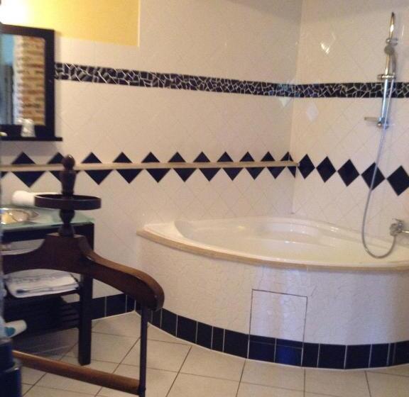 스탠다드 룸, Logis Hotel La Grange Du Relais