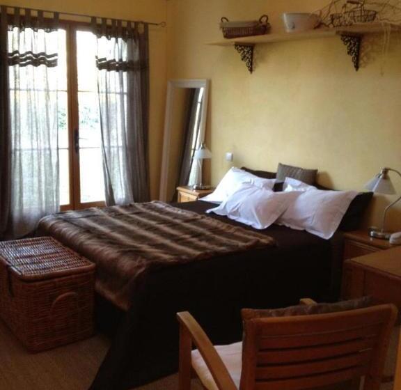 4인용 스탠다드 룸, Logis Hotel La Grange Du Relais