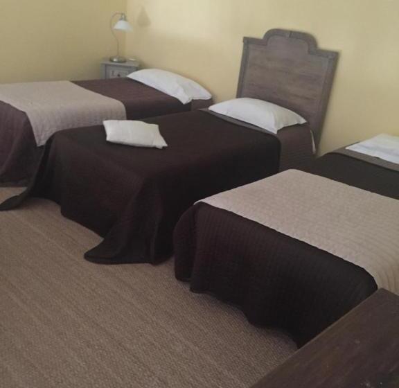 4인용 스탠다드 룸, Logis Hotel La Grange Du Relais