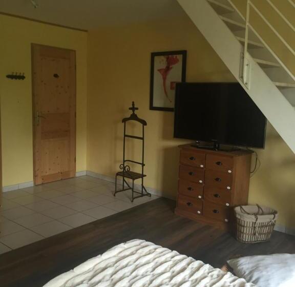 4인용 스탠다드 룸, Logis Hotel La Grange Du Relais