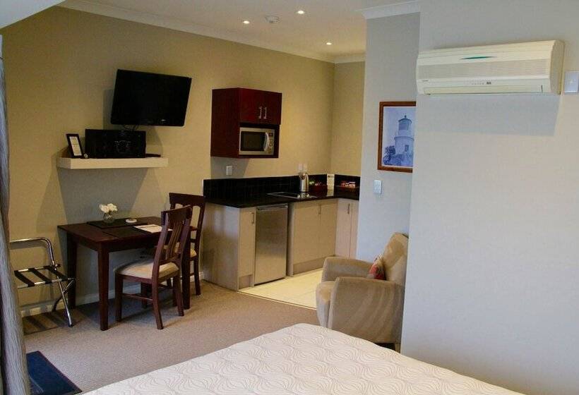 수피리어 스튜디오, Merivale Manor