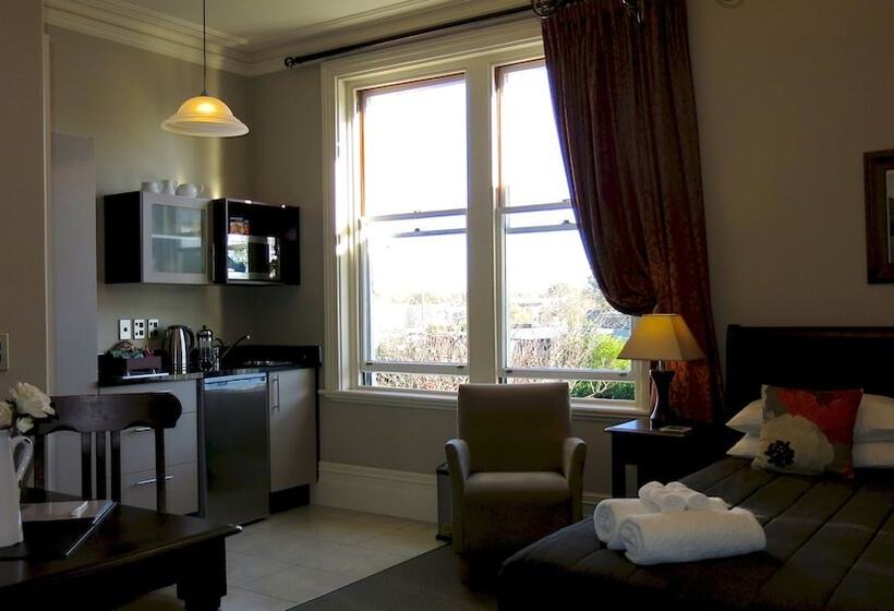 스탠다드 스튜디오, Merivale Manor