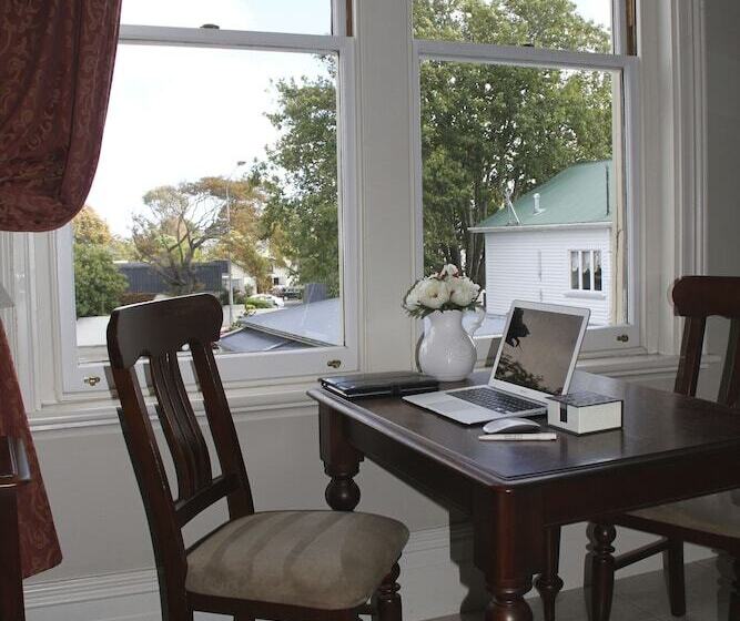 스탠다드 스튜디오, Merivale Manor