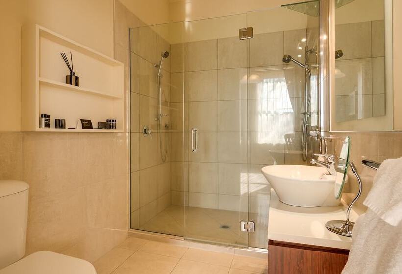 Семейное Студио, Merivale Manor
