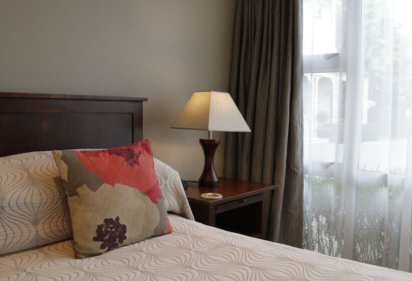 스탠다드 스튜디오, Merivale Manor