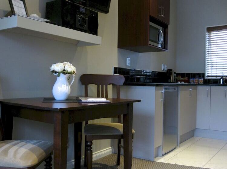 Студия Стандарт, Merivale Manor