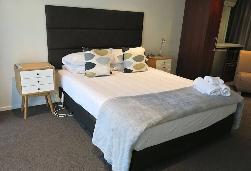 Апартаменты 3 Спальни, Merivale Manor