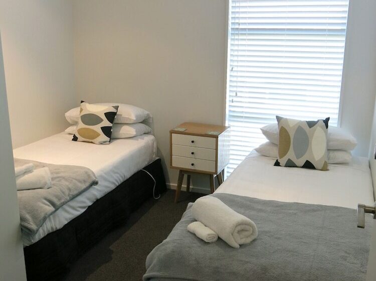 شقة 3 غرف, Merivale Manor