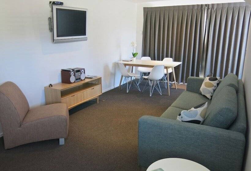 Апартаменты 3 Спальни, Merivale Manor