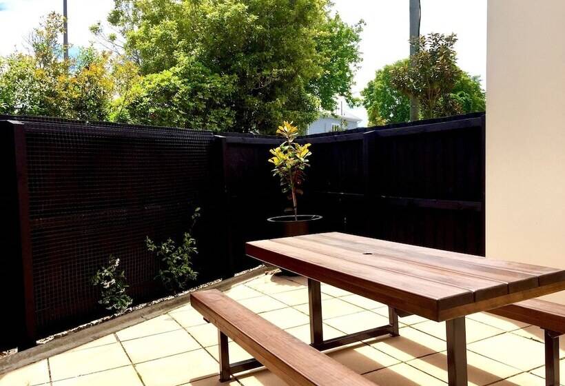 شقة 3 غرف, Merivale Manor