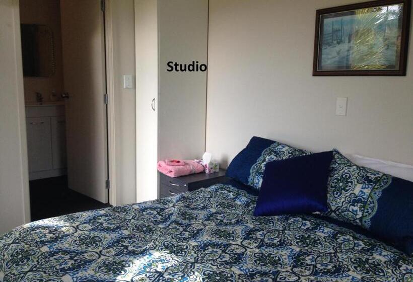 Студио Стандарт Вид на Сад, Silverdale Garden Studio