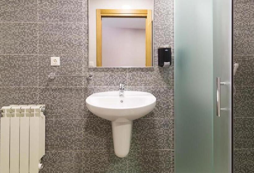 Номер Стандарт, Pensión Pereiro