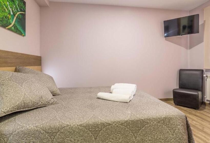 Номер Стандарт, Pensión Pereiro